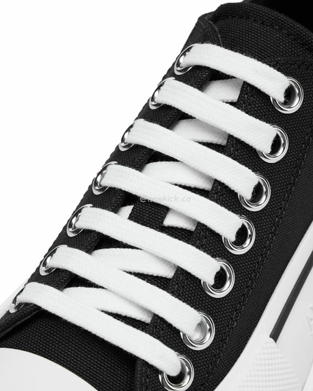 Alexander Mcqueen Tread Slick Low Lace Up Black White (6) - newkick.cc